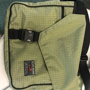 Very lightly used Tom Binh Maker’s Bag in Taiga/Northwest Sky halcyon